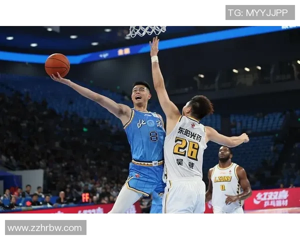 方硕的篮球之路：从青涩少年到职业赛场的璀璨星光